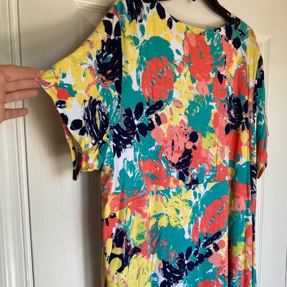 Ruby Rd. Plus Floral Sharkbite Tunic Top - Picture 3 of 6